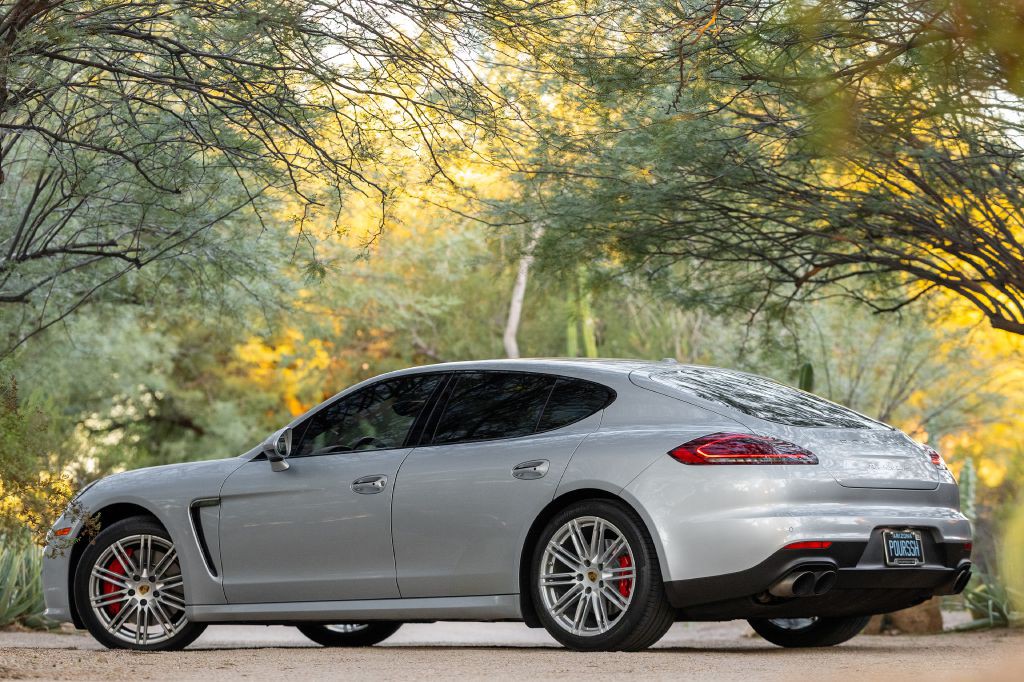 2016 Porsche Panamera Image 12