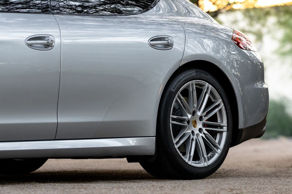 2016 Porsche Panamera Image 15