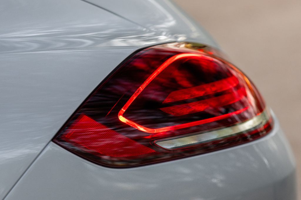 2016 Porsche Panamera Image 16