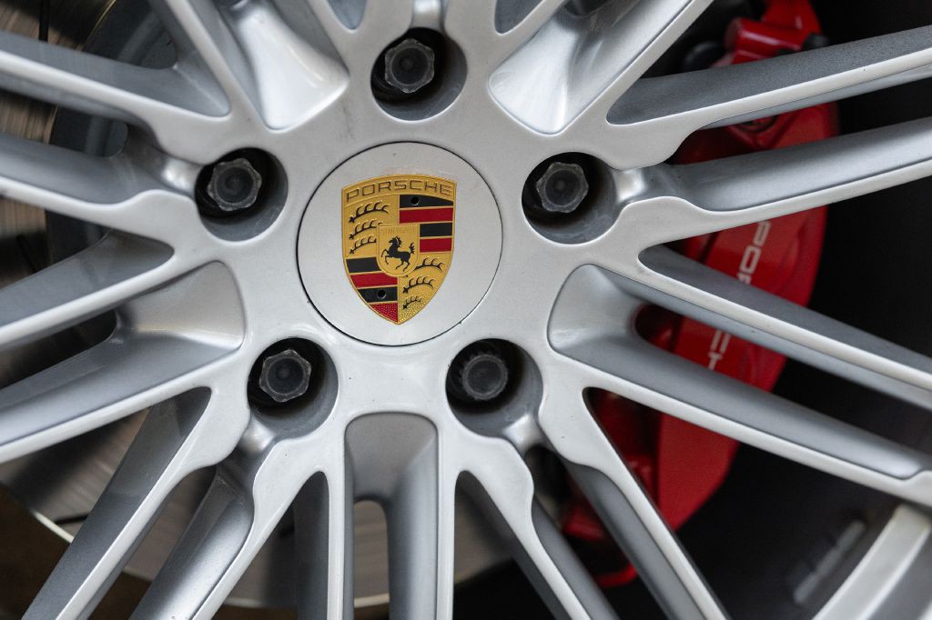 2016 Porsche Panamera Image 17