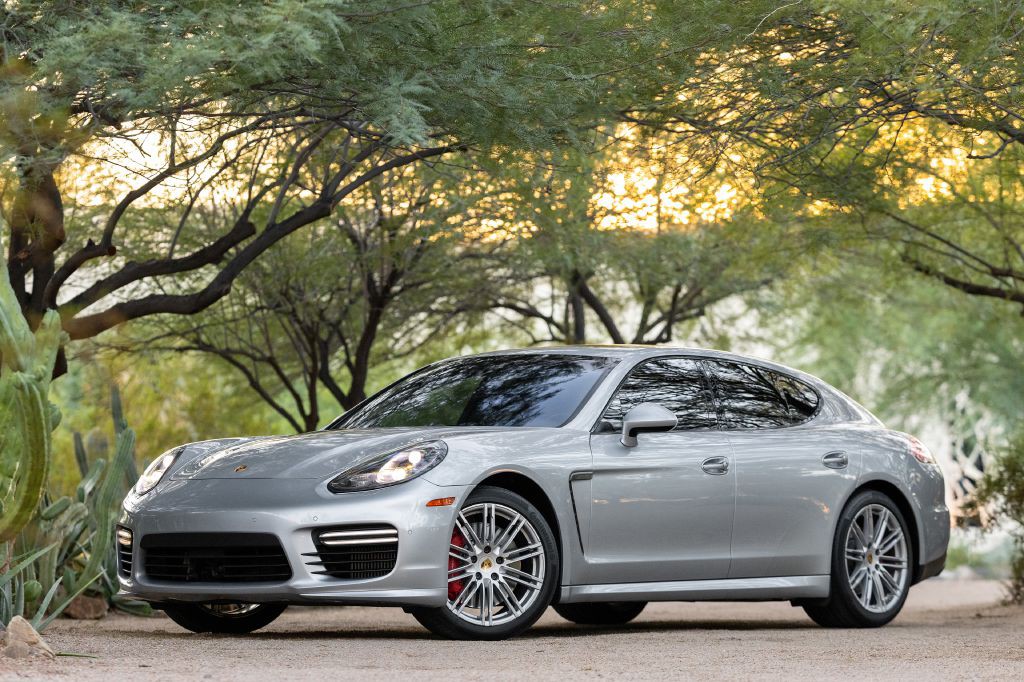 2016 Porsche Panamera Image 18