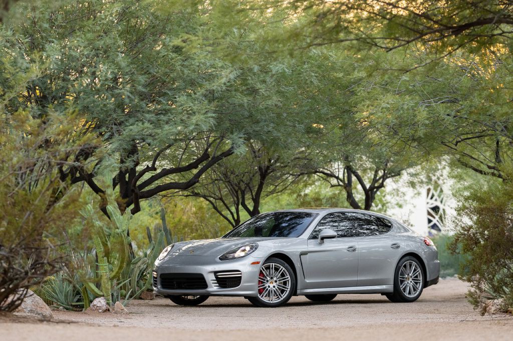 2016 Porsche Panamera Image 19