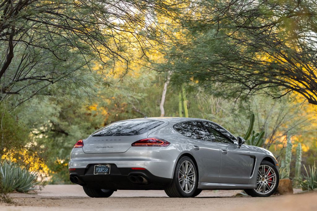 2016 Porsche Panamera Image 20