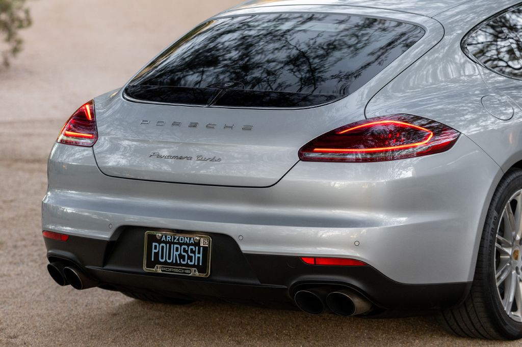 2016 Porsche Panamera Image 21