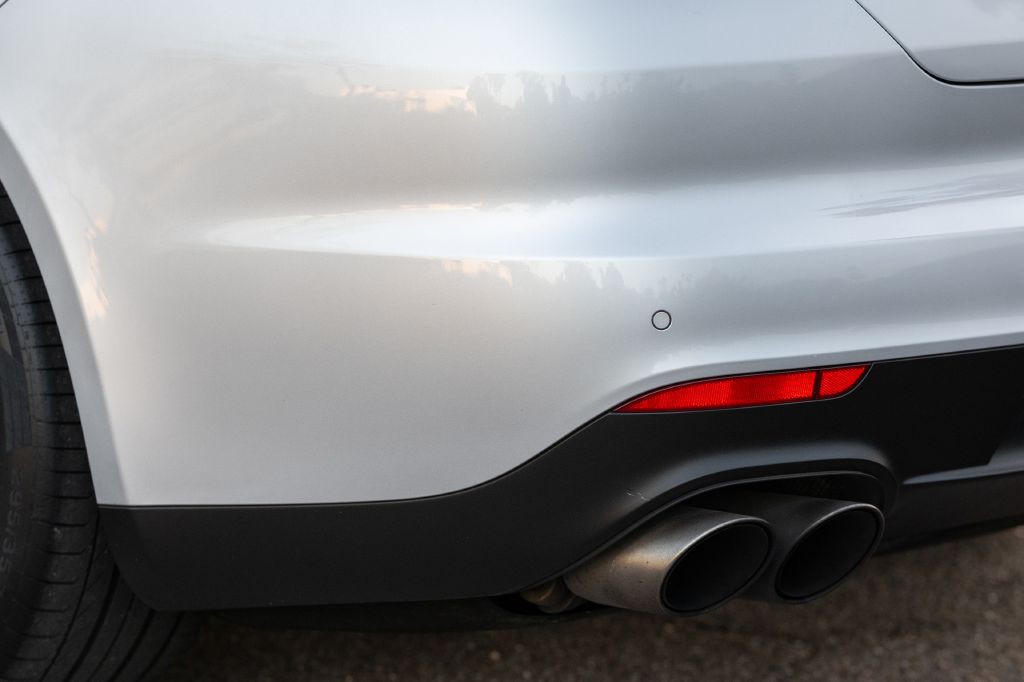 2016 Porsche Panamera Image 25