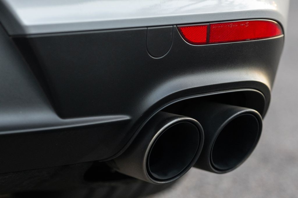 2016 Porsche Panamera Image 28
