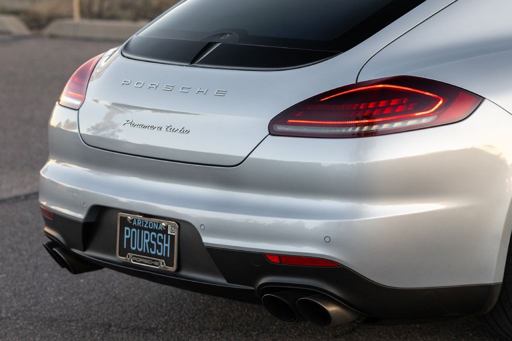 2016 Porsche Panamera Image 33