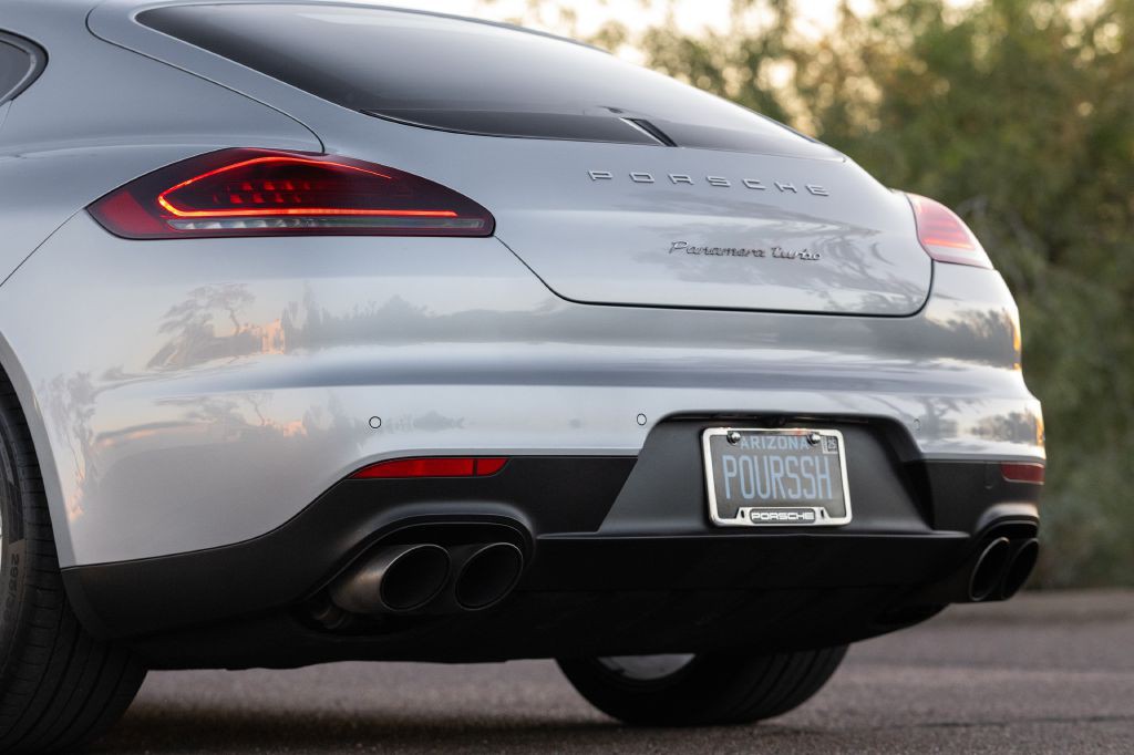 2016 Porsche Panamera Image 34