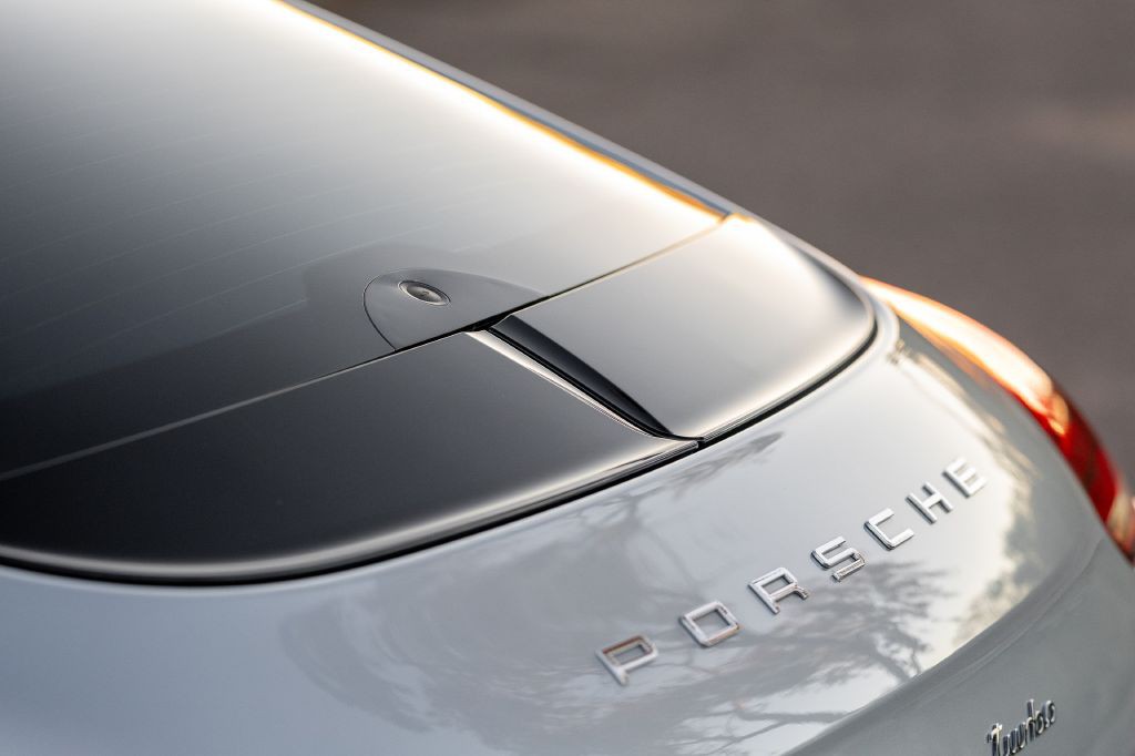2016 Porsche Panamera Image 35
