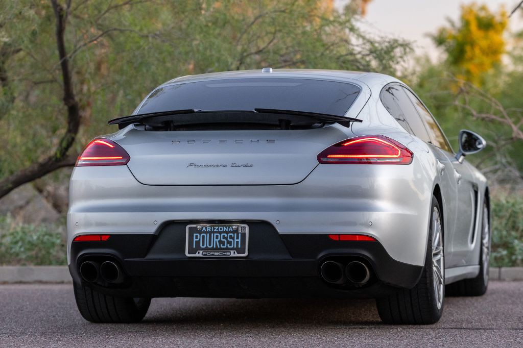2016 Porsche Panamera Image 42