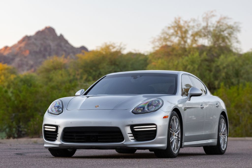 2016 Porsche Panamera Image 44