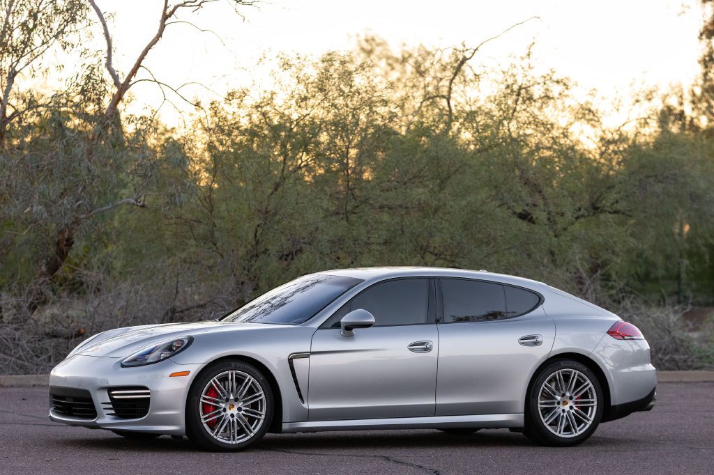 2016 Porsche Panamera Image 45