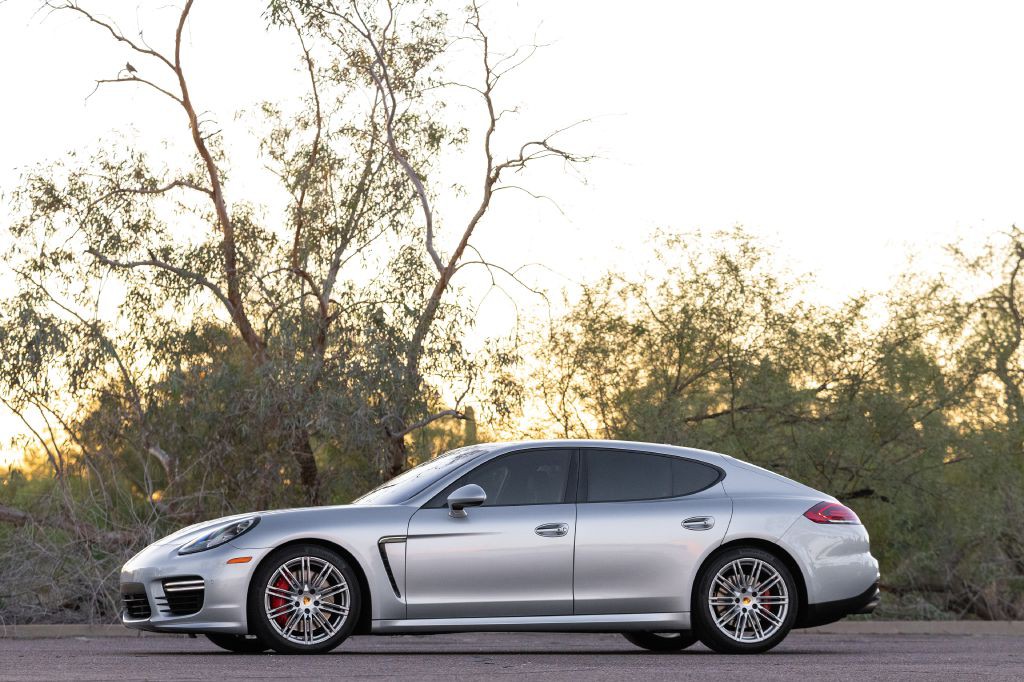 2016 Porsche Panamera Image 46