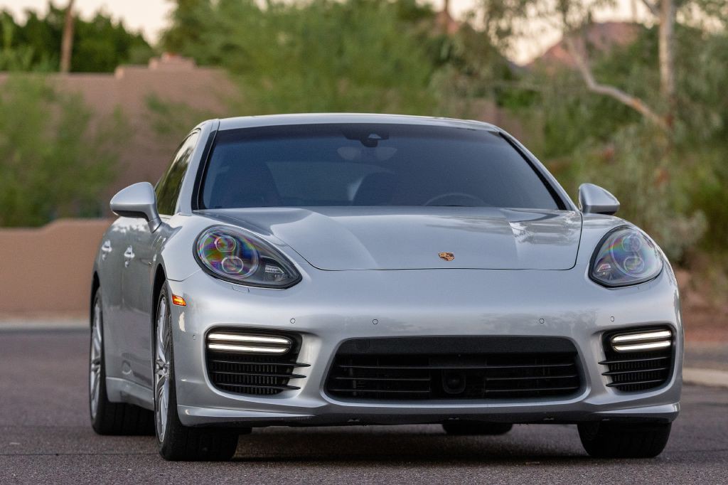 2016 Porsche Panamera Image 50