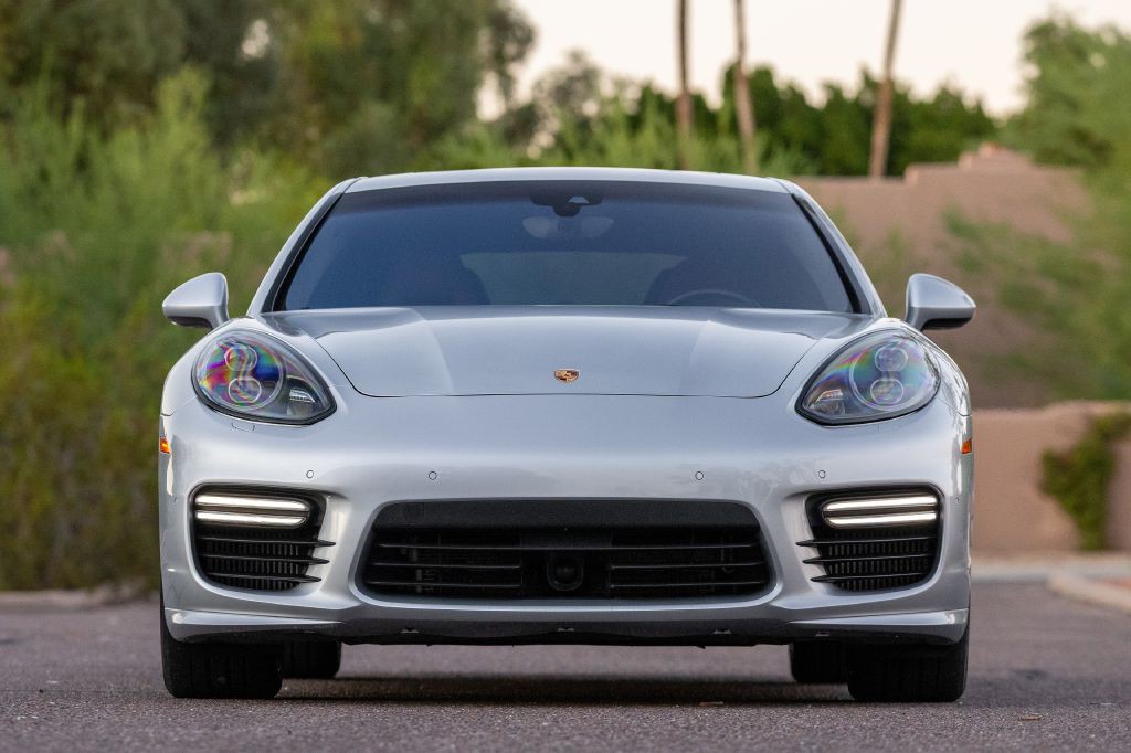 2016 Porsche Panamera Image 51