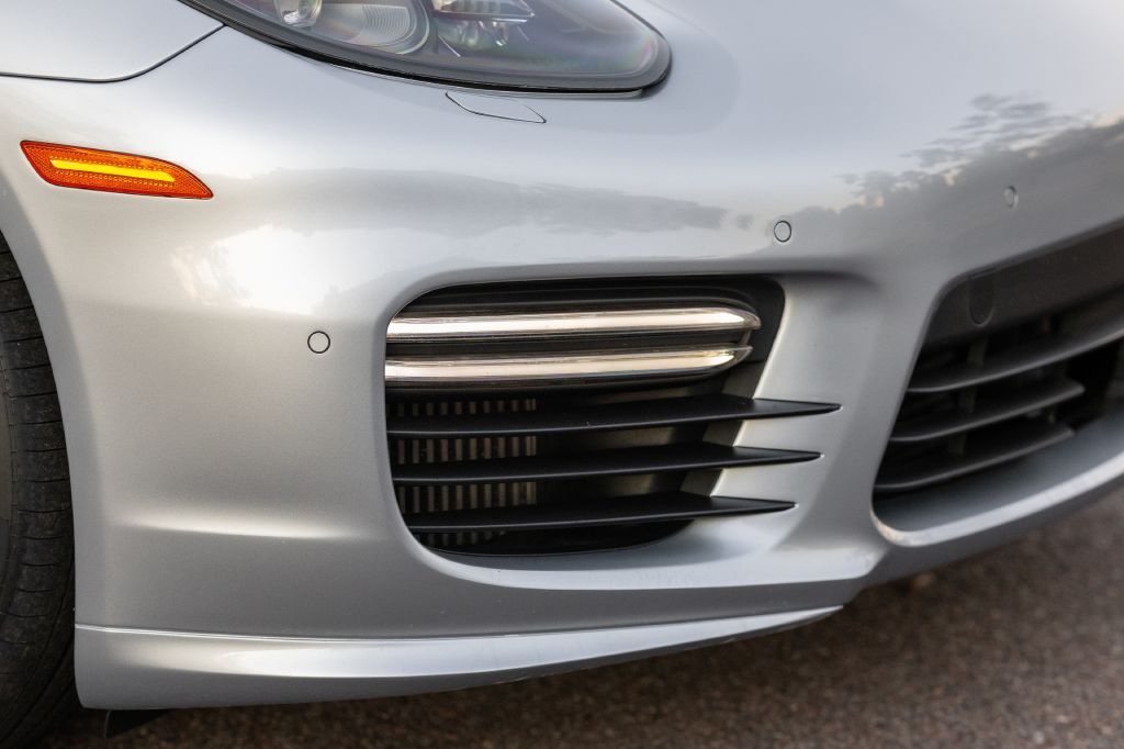 2016 Porsche Panamera Image 54