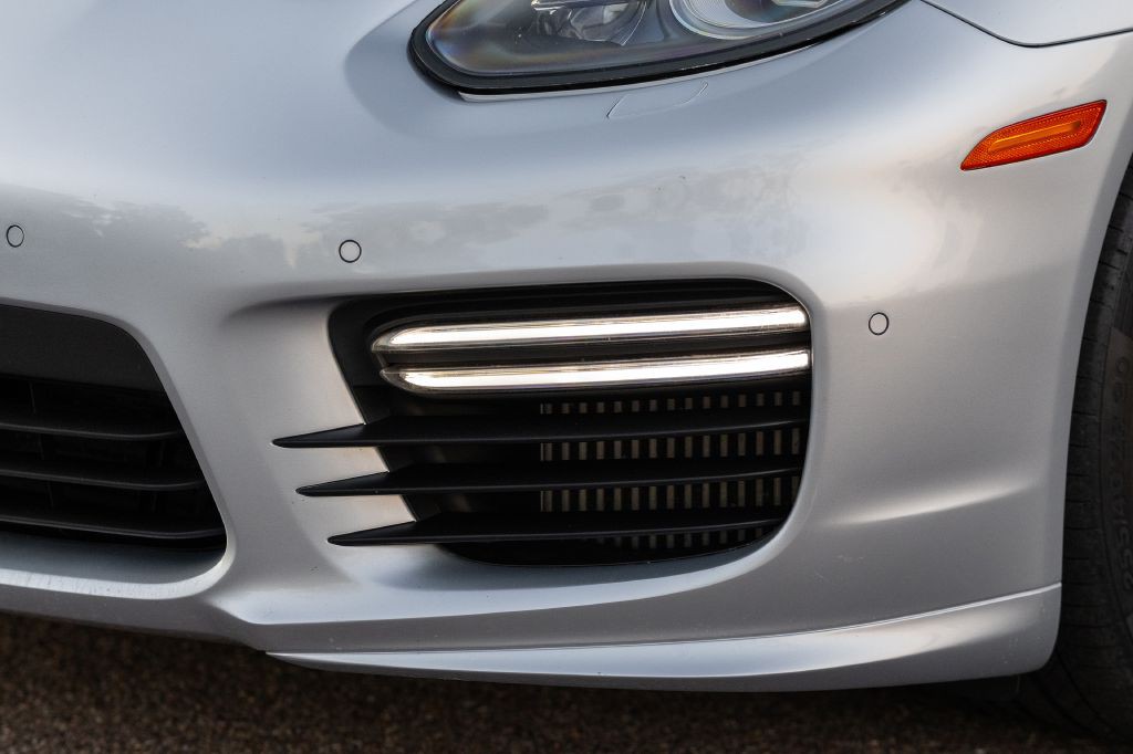 2016 Porsche Panamera Image 55