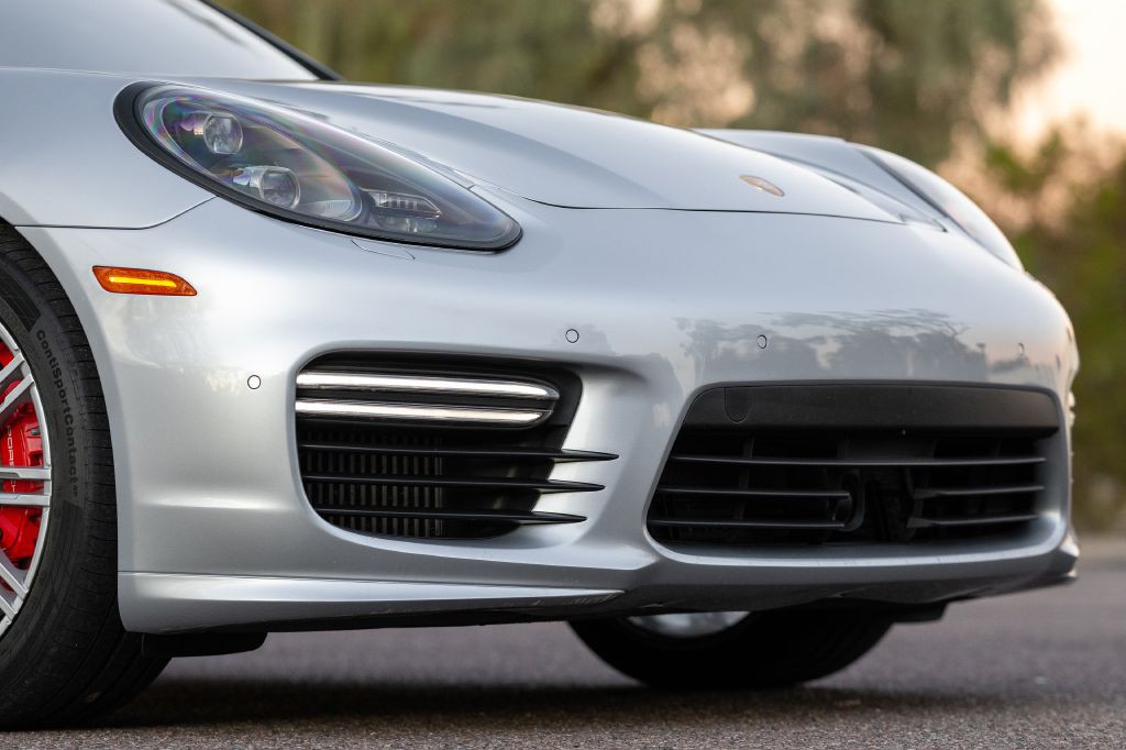 2016 Porsche Panamera Image 58