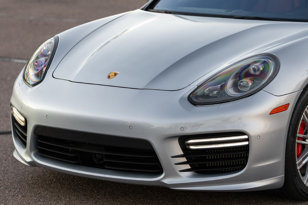 2016 Porsche Panamera Image 59
