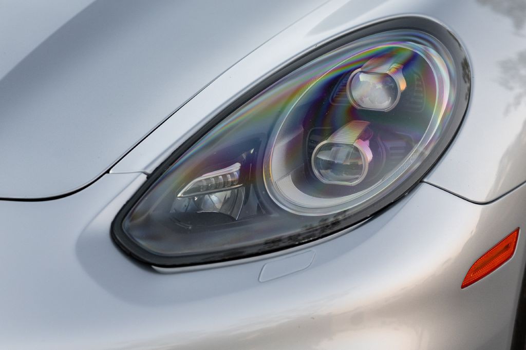 2016 Porsche Panamera Image 60