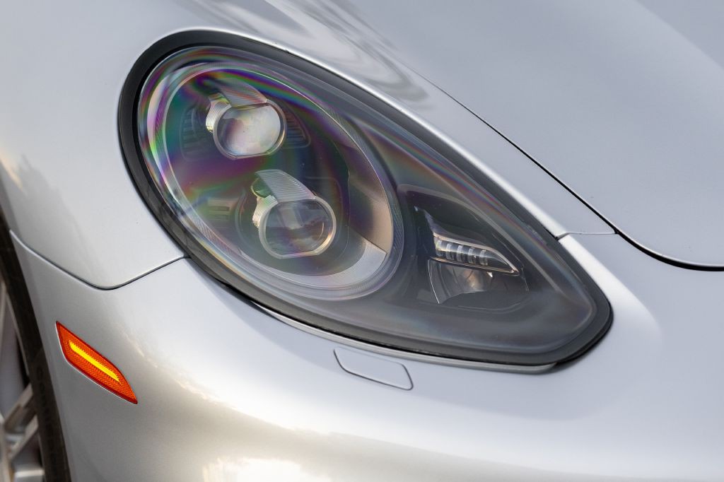 2016 Porsche Panamera Image 61