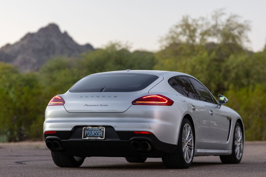 2016 Porsche Panamera Image 66