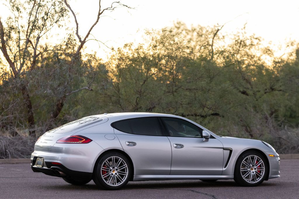 2016 Porsche Panamera Image 67
