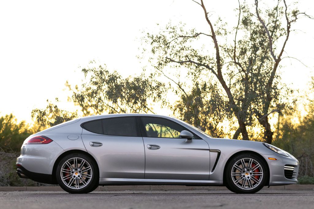 2016 Porsche Panamera Image 69
