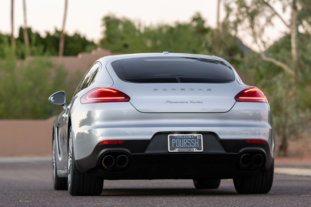 2016 Porsche Panamera Image 73