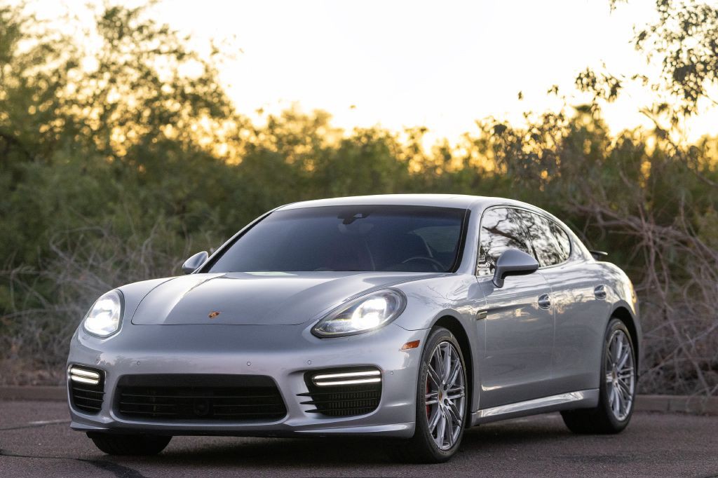 2016 Porsche Panamera Image 76