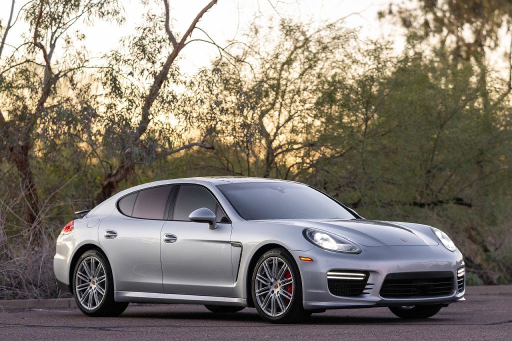 2016 Porsche Panamera Image 78