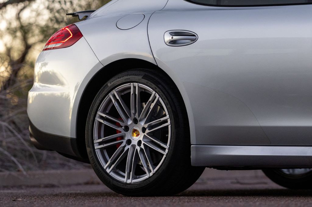 2016 Porsche Panamera Image 79