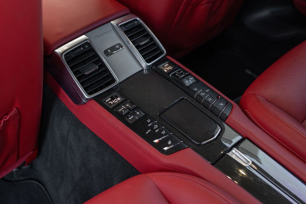 2016 Porsche Panamera Image 84
