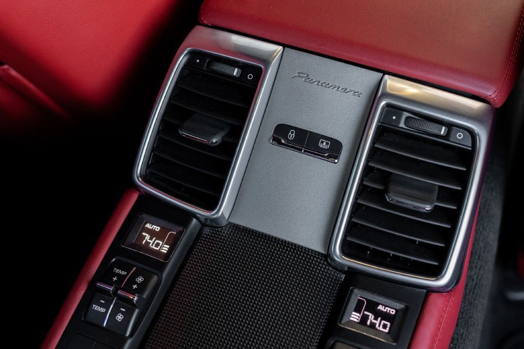2016 Porsche Panamera Image 88