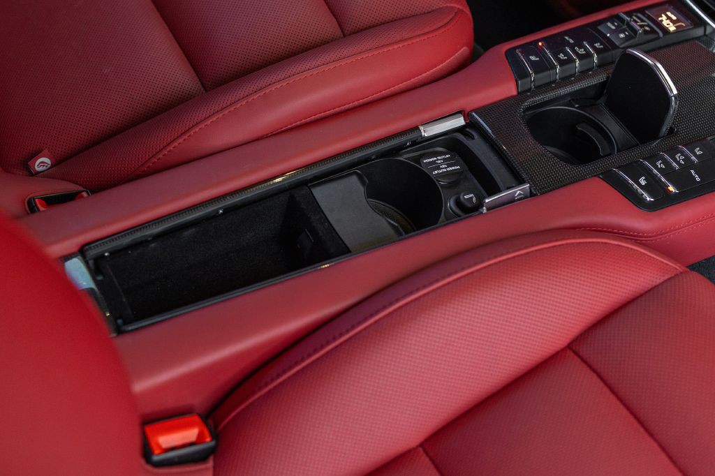 2016 Porsche Panamera Image 90
