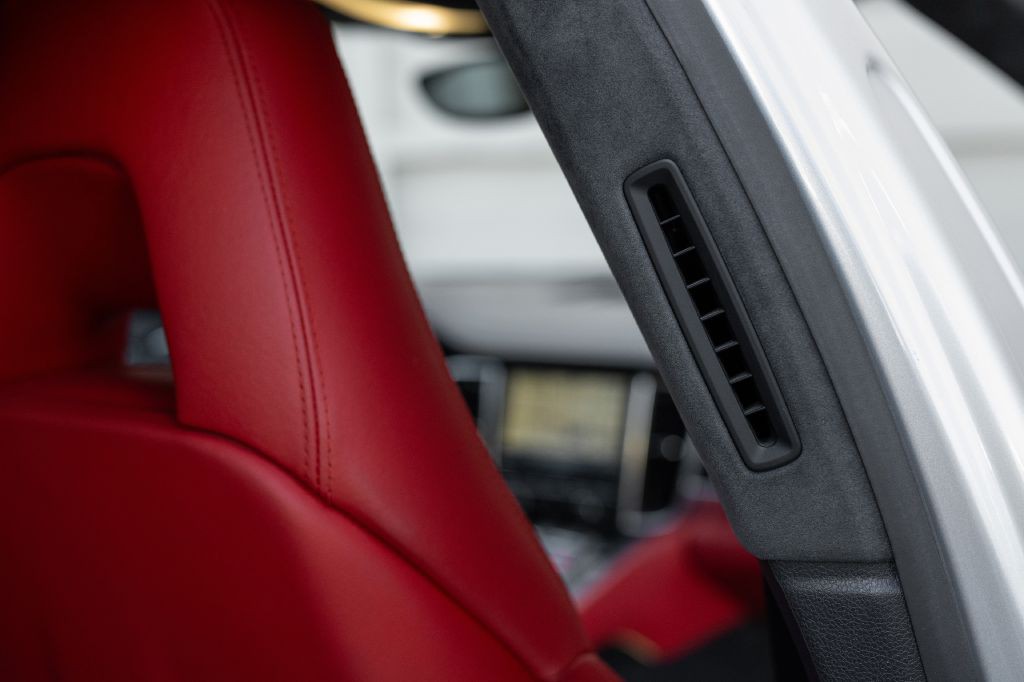 2016 Porsche Panamera Image 92