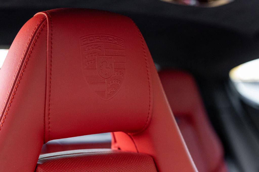 2016 Porsche Panamera Image 96