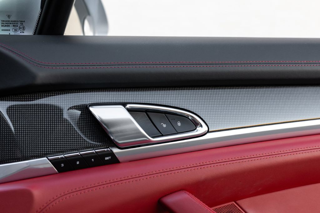 2016 Porsche Panamera Image 97
