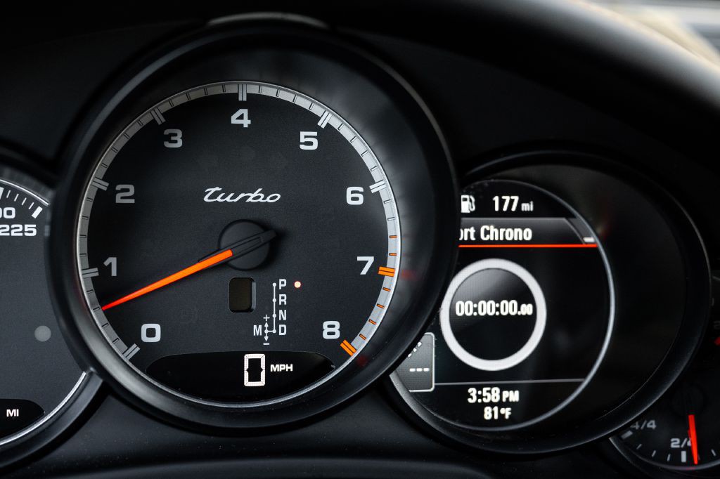 2016 Porsche Panamera Image 104