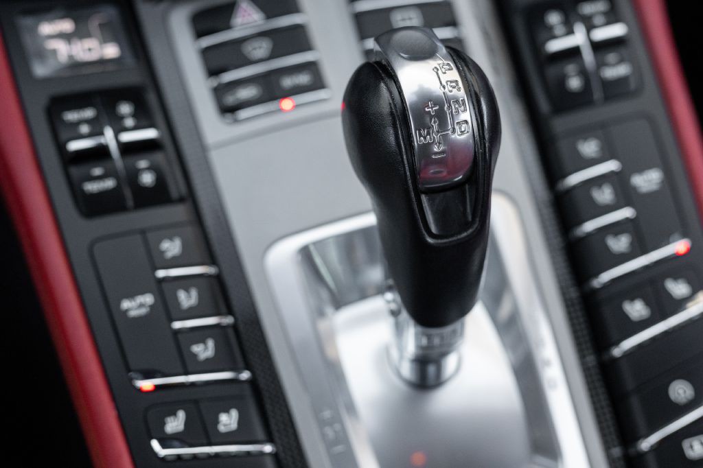 2016 Porsche Panamera Image 108