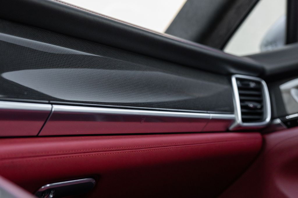 2016 Porsche Panamera Image 109