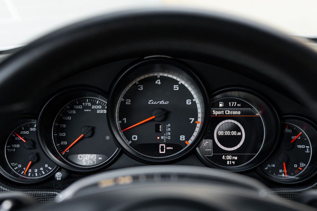 2016 Porsche Panamera Image 111