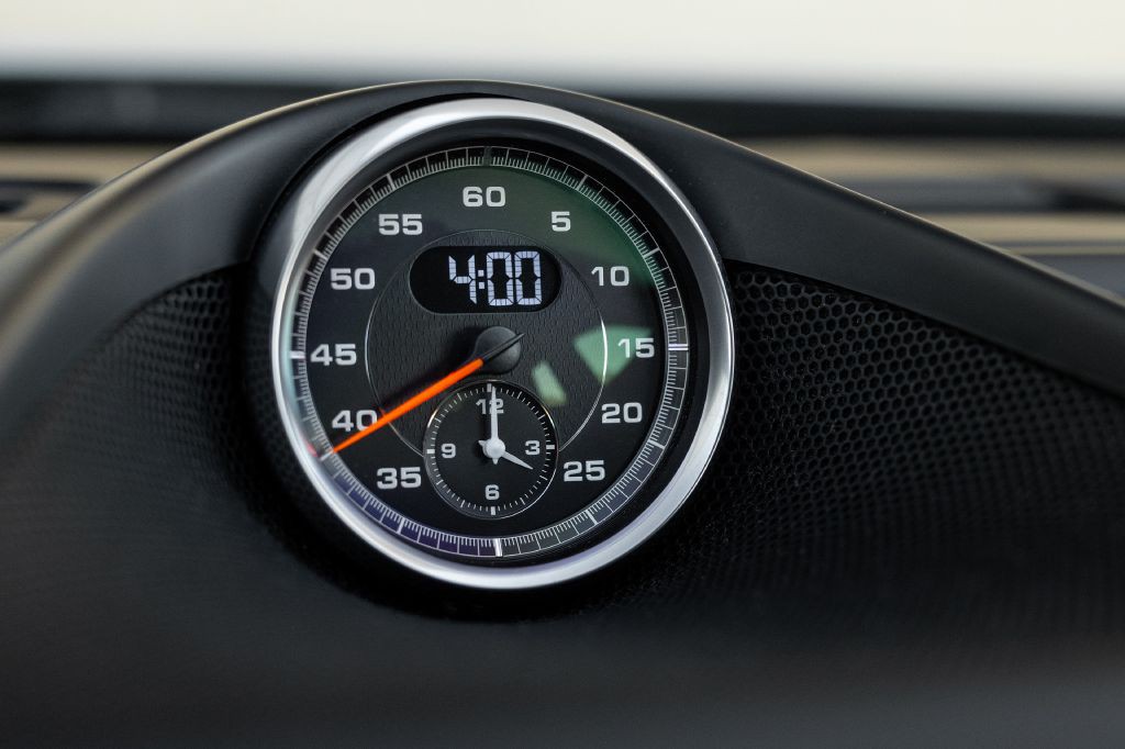 2016 Porsche Panamera Image 112