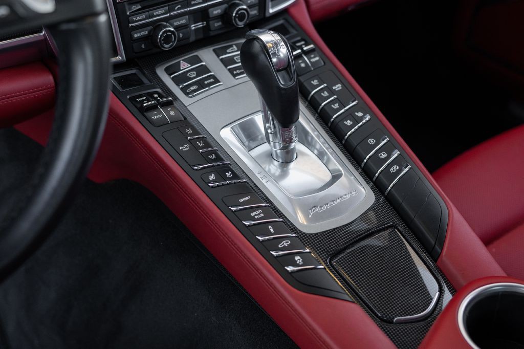 2016 Porsche Panamera Image 116