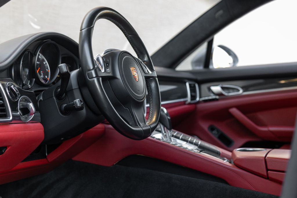 2016 Porsche Panamera Image 123