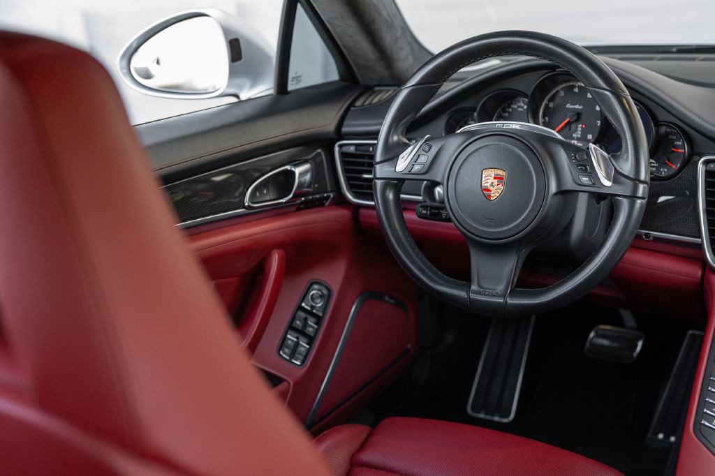 2016 Porsche Panamera Image 124