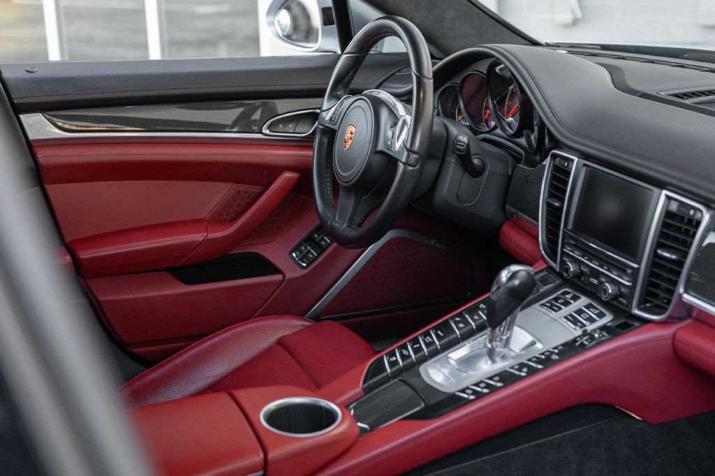 2016 Porsche Panamera Image 126