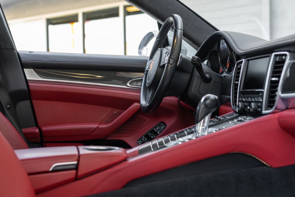 2016 Porsche Panamera Image 127