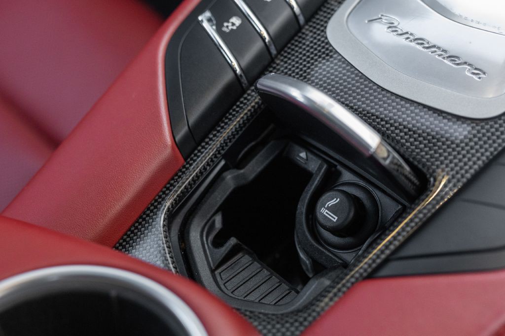 2016 Porsche Panamera Image 129