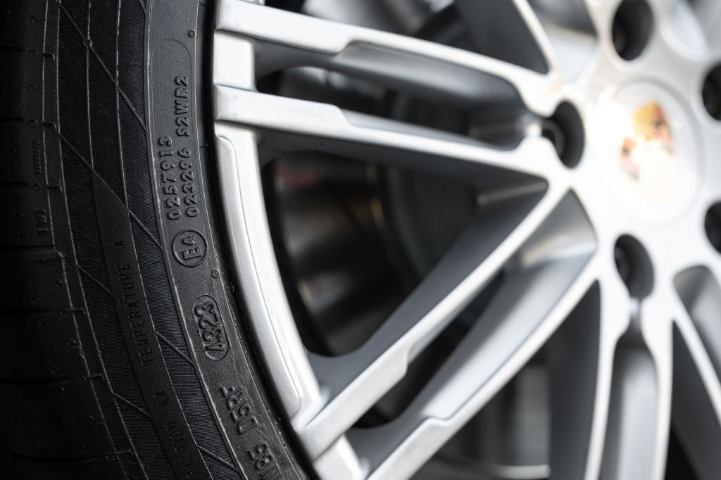 2016 Porsche Panamera Image 141